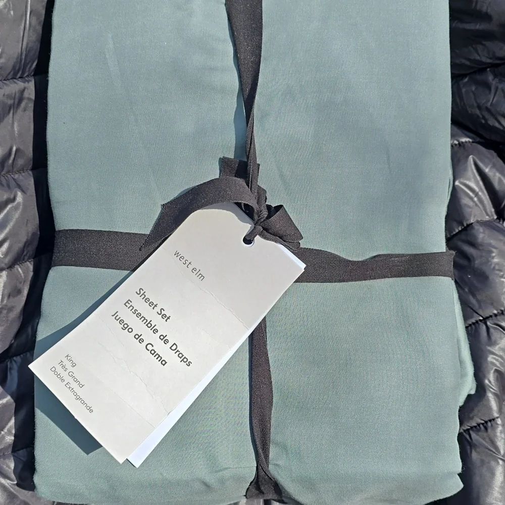 West Elm Silky TENCEL™ Sheet Set, Color-Stormy Blue, King, Retail $189.00
